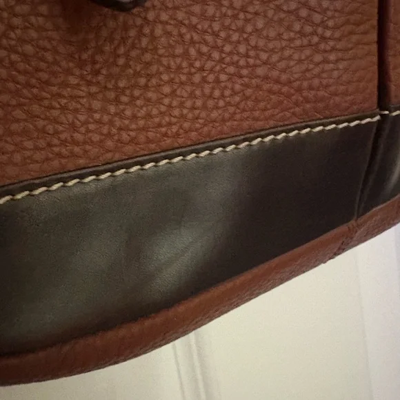 EUC Dooney & Bourke Brown Safari Pebbled Grain Leather Medium Shoulder
Bag - Picture 4 of 13